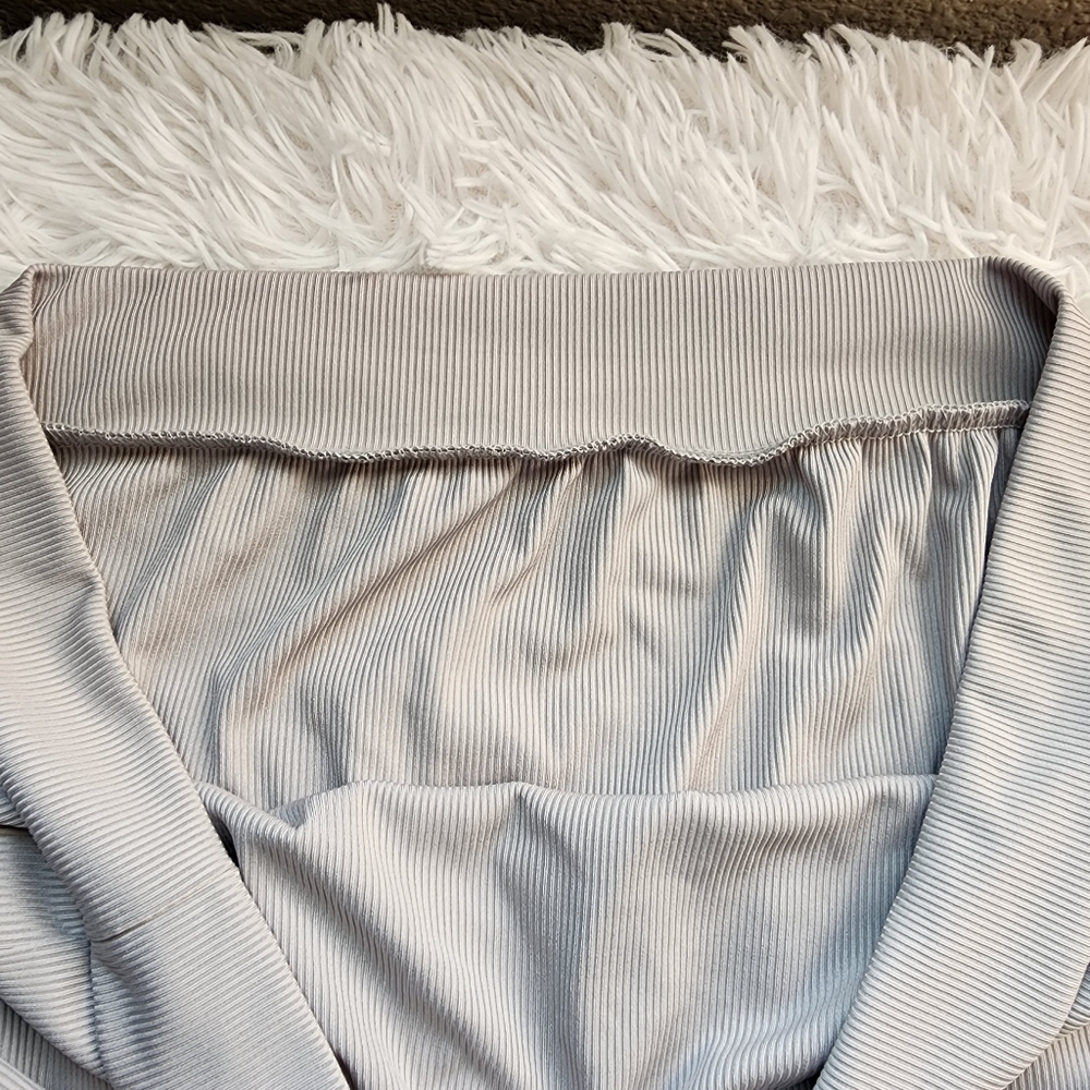 SHEIN Ribbed Gray Top - Picture 4 of 5